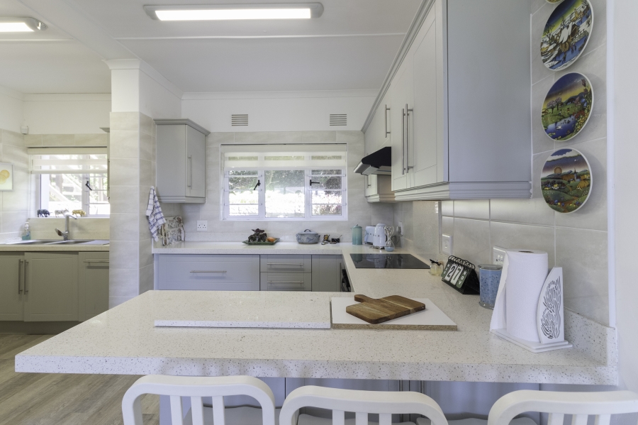 7 Bedroom Property for Sale in West Beach Eastern Cape